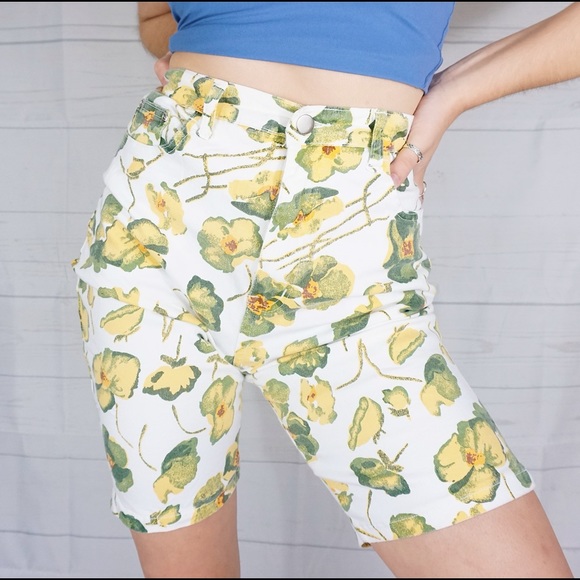 🍓VINTAGE 90s HIGH WAISTED FLORAL JEAN SHORTS🍓 - Picture 4 of 4